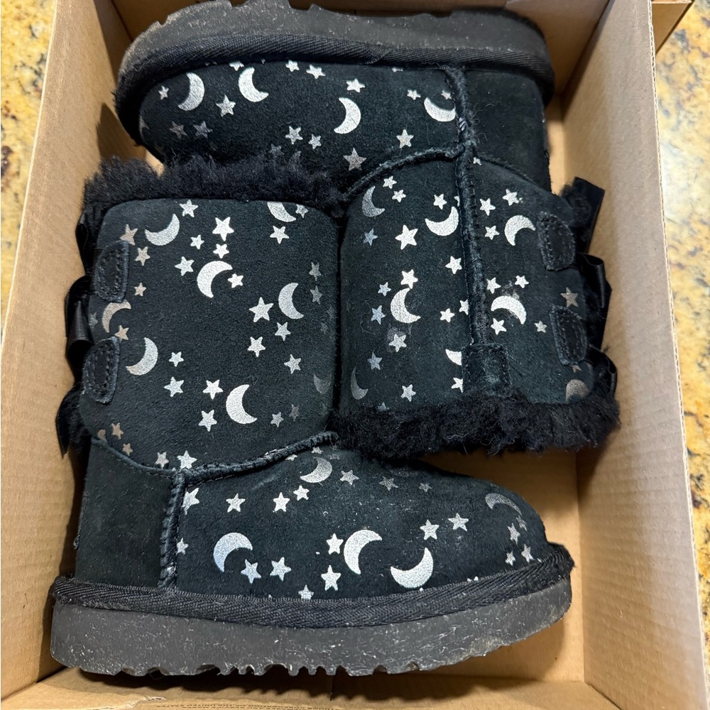 UGG Bailey Bow toddler boots size 7